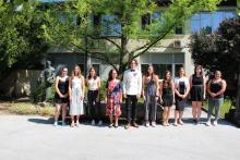  Najboljše maturantke in najboljši maturant z ravnateljico Vido Hlebec